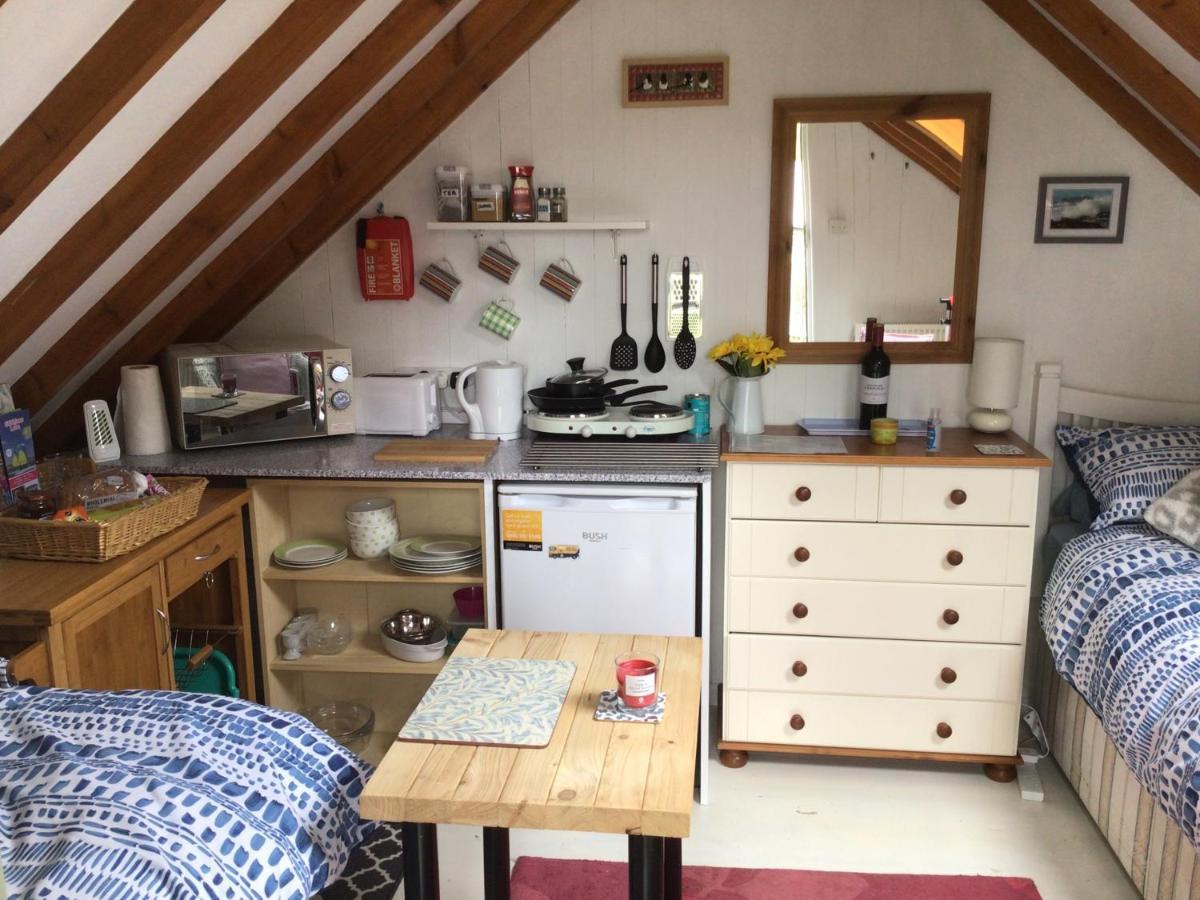 Cozy Camborne Studio Retreat With Two Single Beds Εξωτερικό φωτογραφία