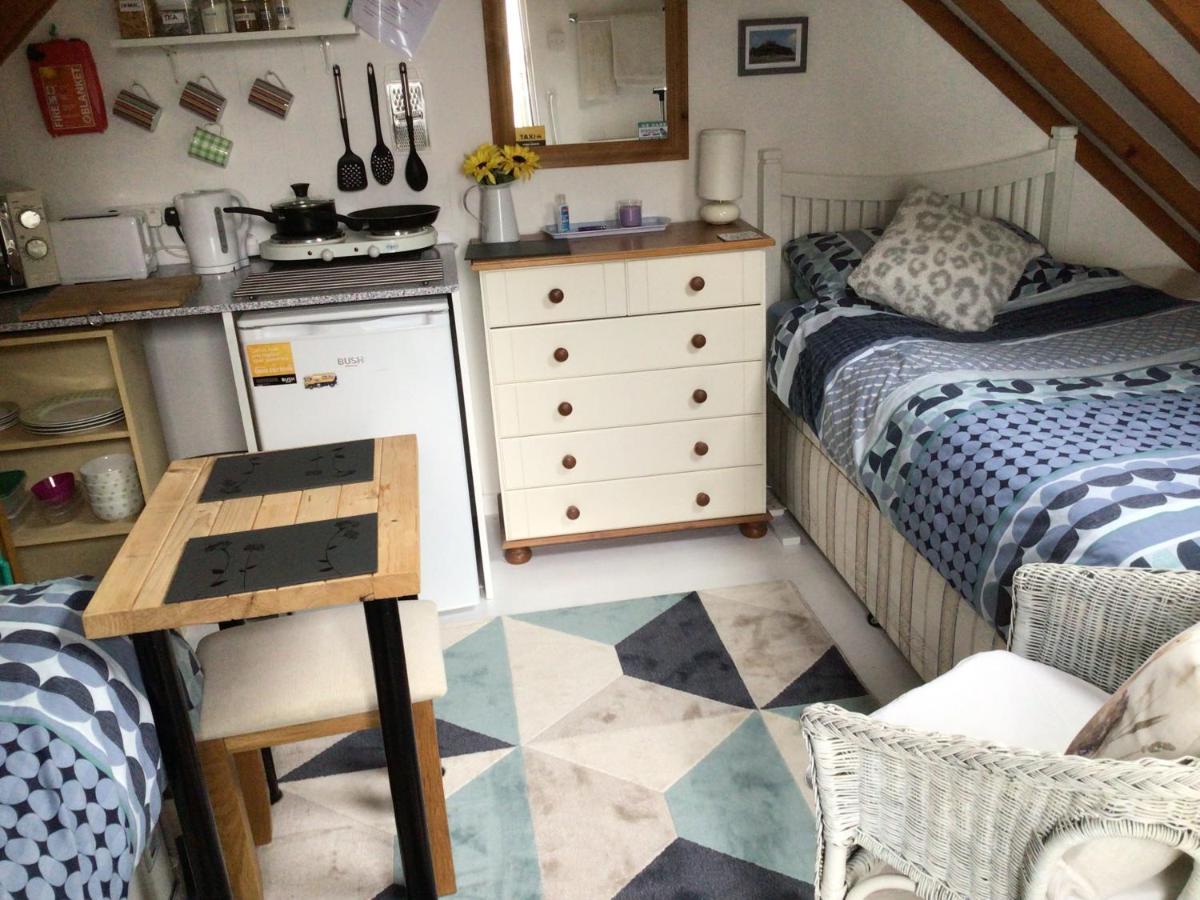 Cozy Camborne Studio Retreat With Two Single Beds Εξωτερικό φωτογραφία