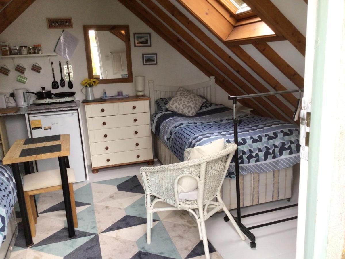 Cozy Camborne Studio Retreat With Two Single Beds Εξωτερικό φωτογραφία