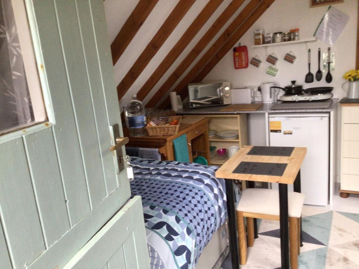 Cozy Camborne Studio Retreat With Two Single Beds Εξωτερικό φωτογραφία