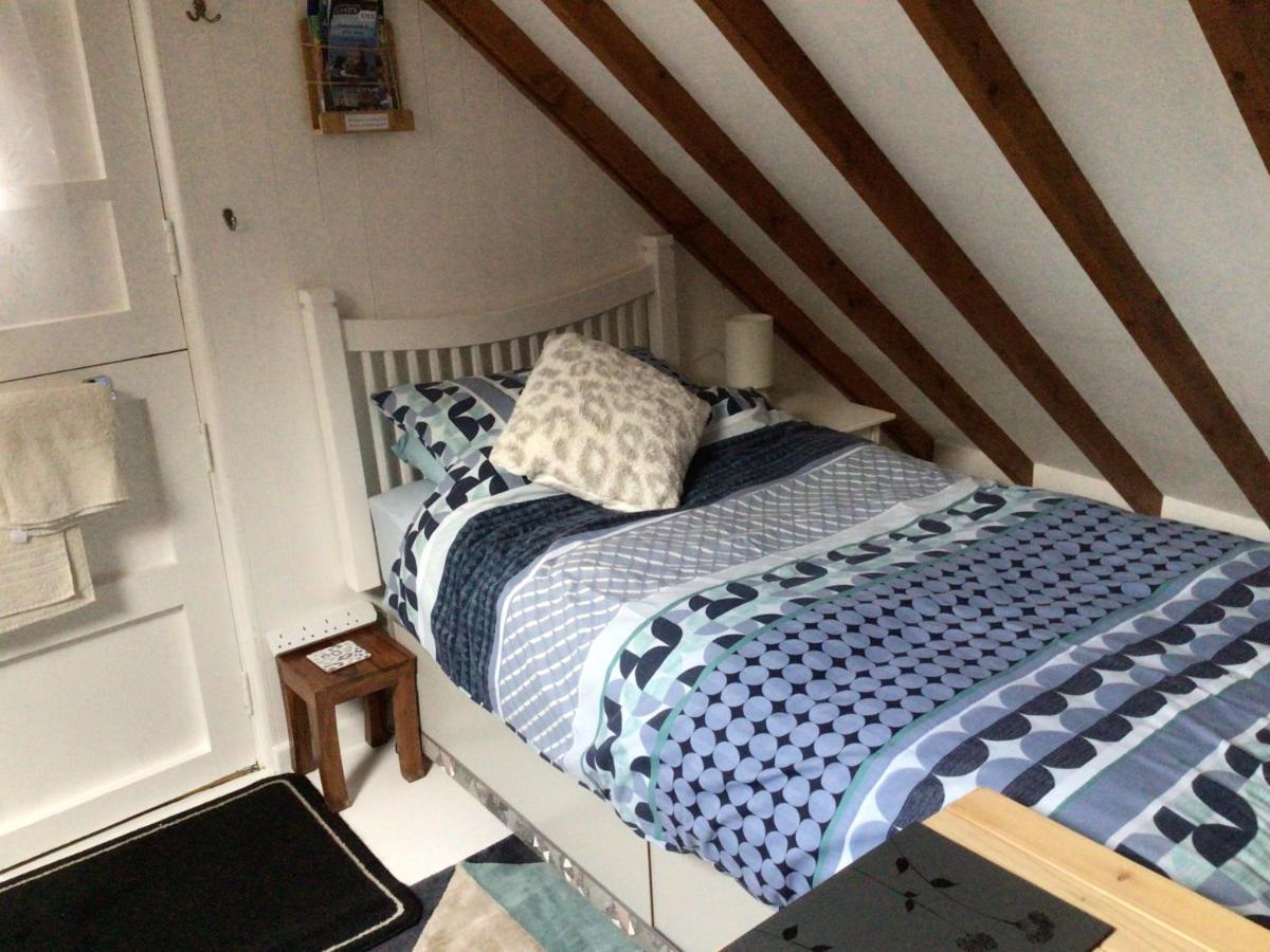Cozy Camborne Studio Retreat With Two Single Beds Εξωτερικό φωτογραφία